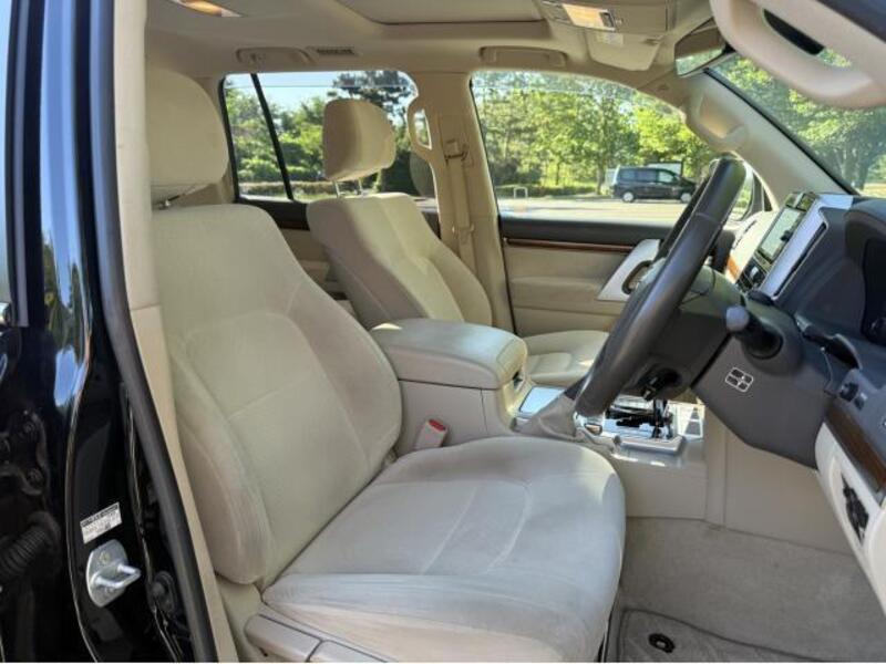LAND CRUISER