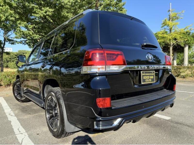 LAND CRUISER