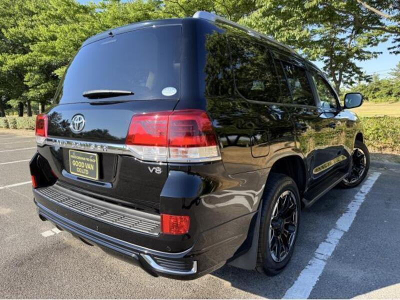 LAND CRUISER