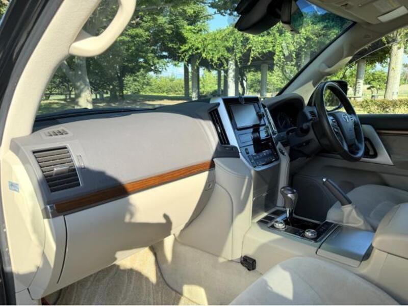 LAND CRUISER
