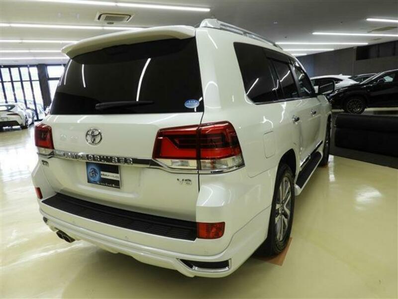 LAND CRUISER
