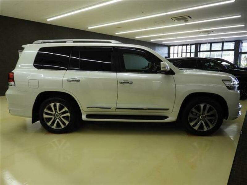 LAND CRUISER