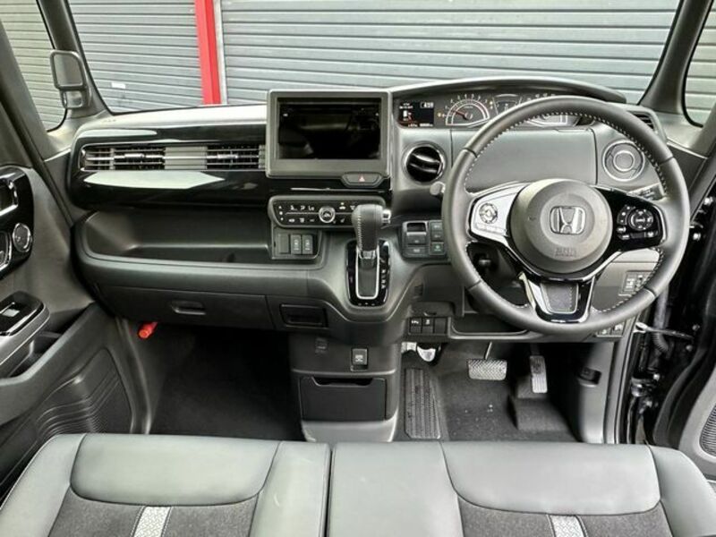N BOX CUSTOM-1