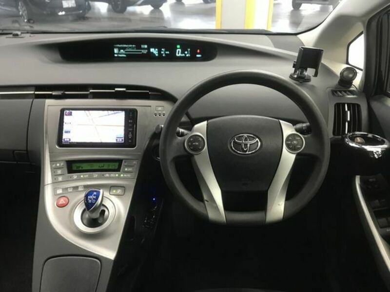 PRIUS-8