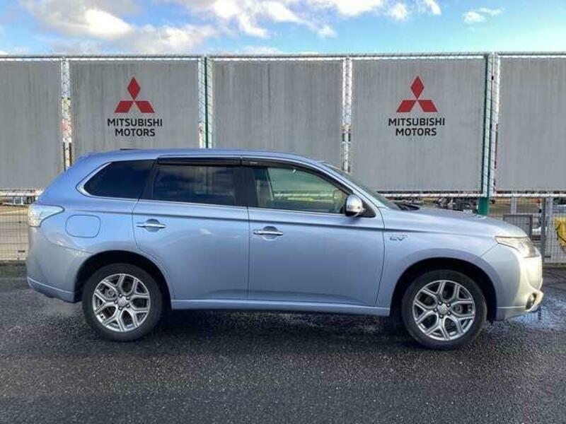 OUTLANDER PHEV-4