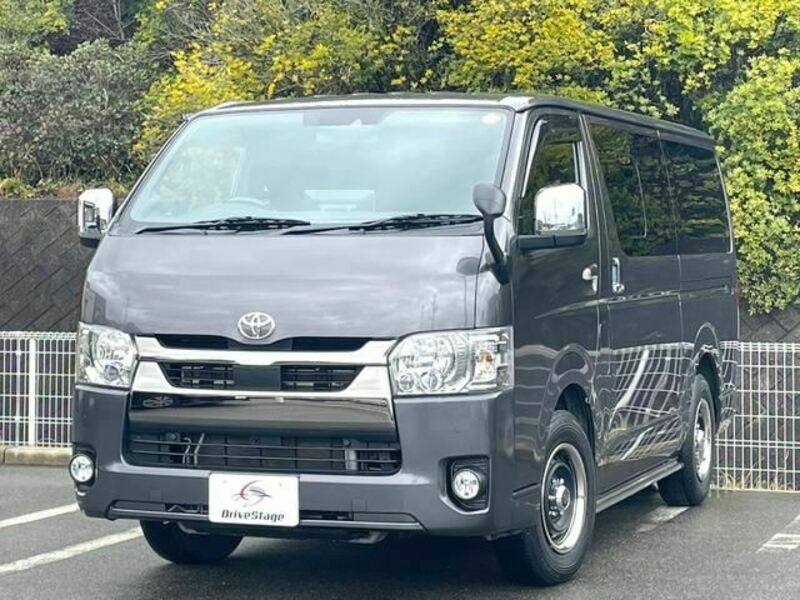 TOYOTA　HIACE VAN