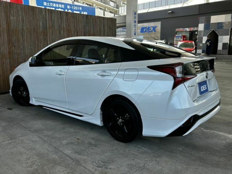 PRIUS-8