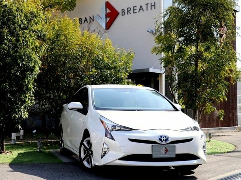 TOYOTA　PRIUS