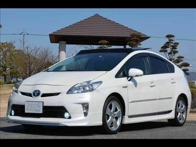 TOYOTA　PRIUS