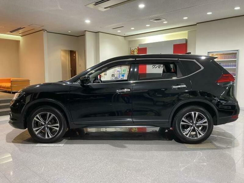 Datei:2018 Nissan X-Trail (T32) ST wagon (2018-10-01) 02.jpg