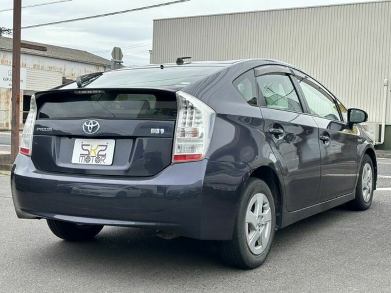 PRIUS-9